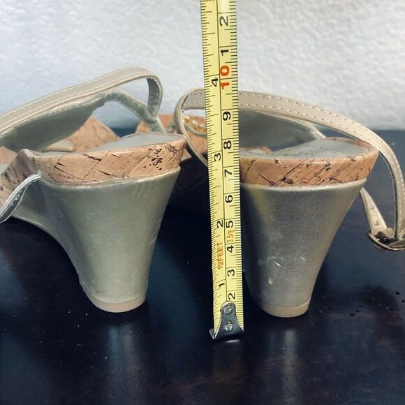 Madeline Stuart Gold Jeweled Wedge Sandals 7.5 - Picture 8 of 8